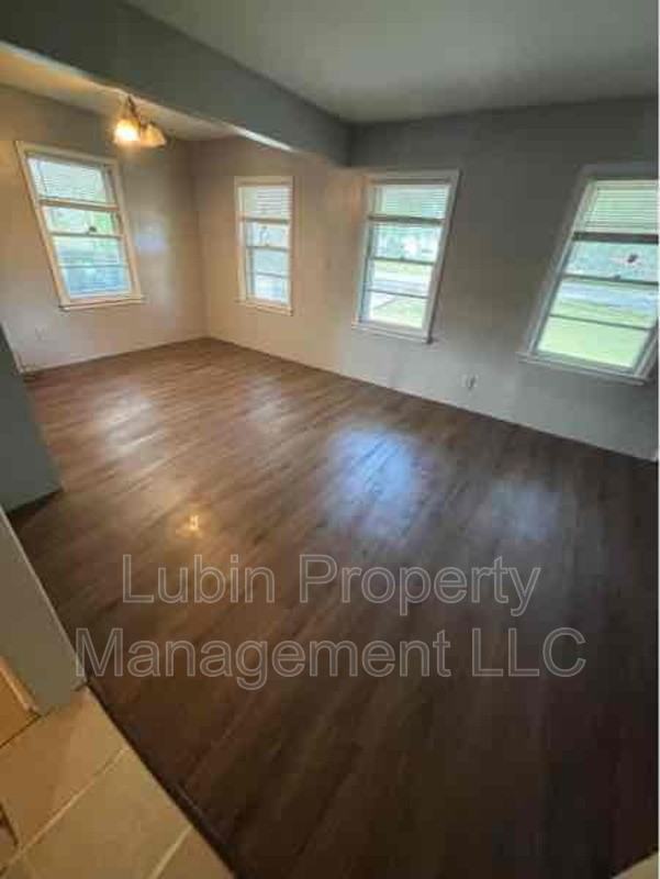 4008 Grantham Rd - Photo 3 of 11