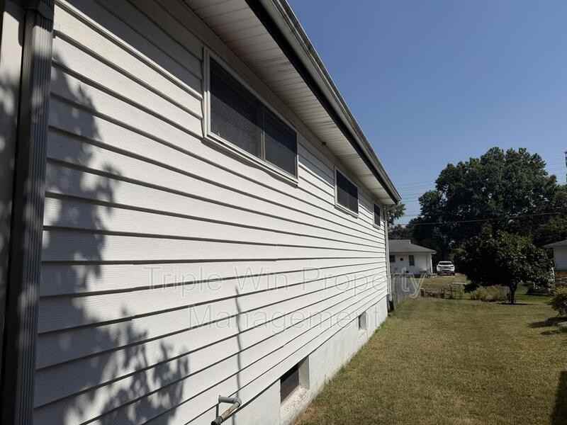1670 Florissant Park Dr - Photo 3 of 31