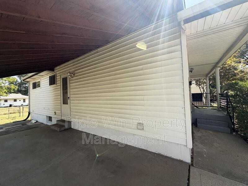 1670 Florissant Park Dr - Photo 5 of 31