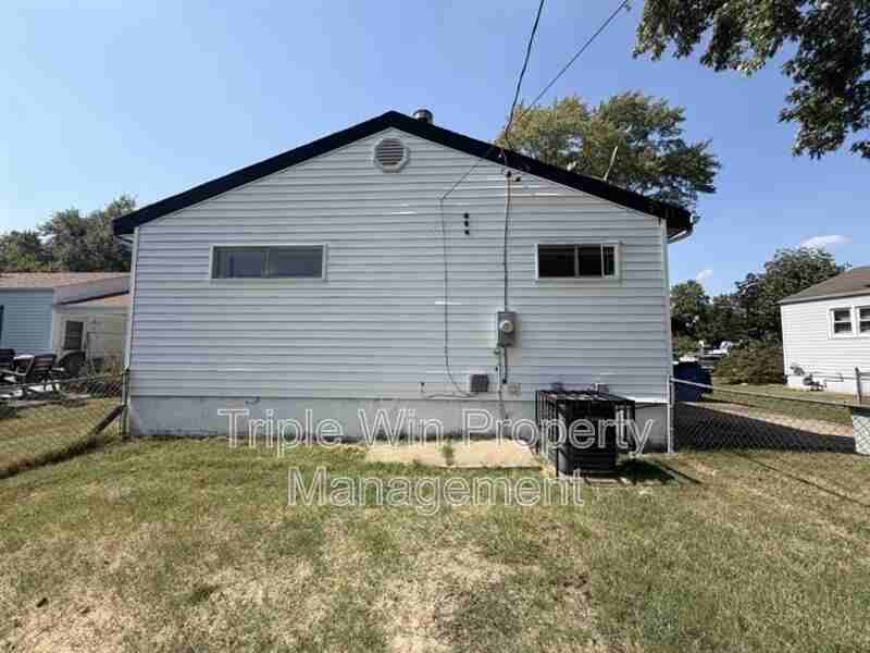 1670 Florissant Park Dr - Photo 6 of 31