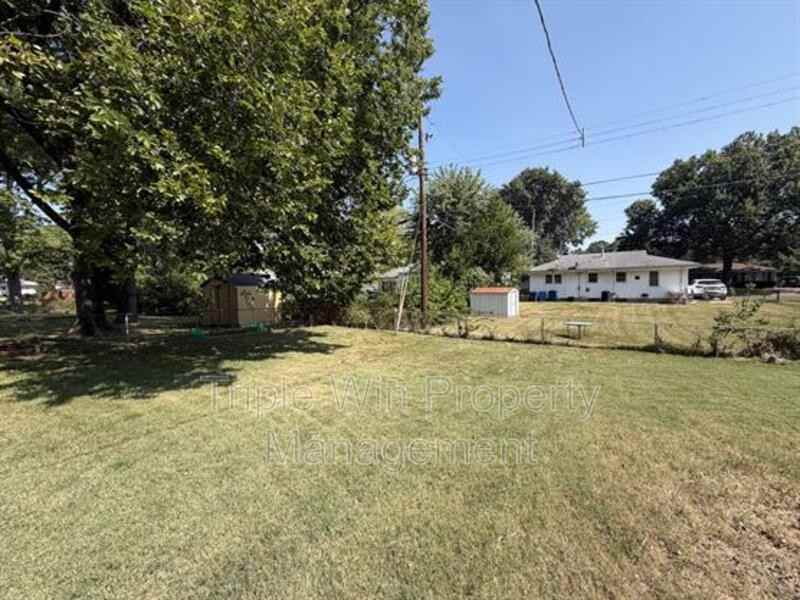 1670 Florissant Park Dr - Photo 7 of 31