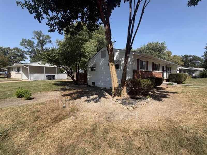 675 Lilac Dr - Photo 3 of 35