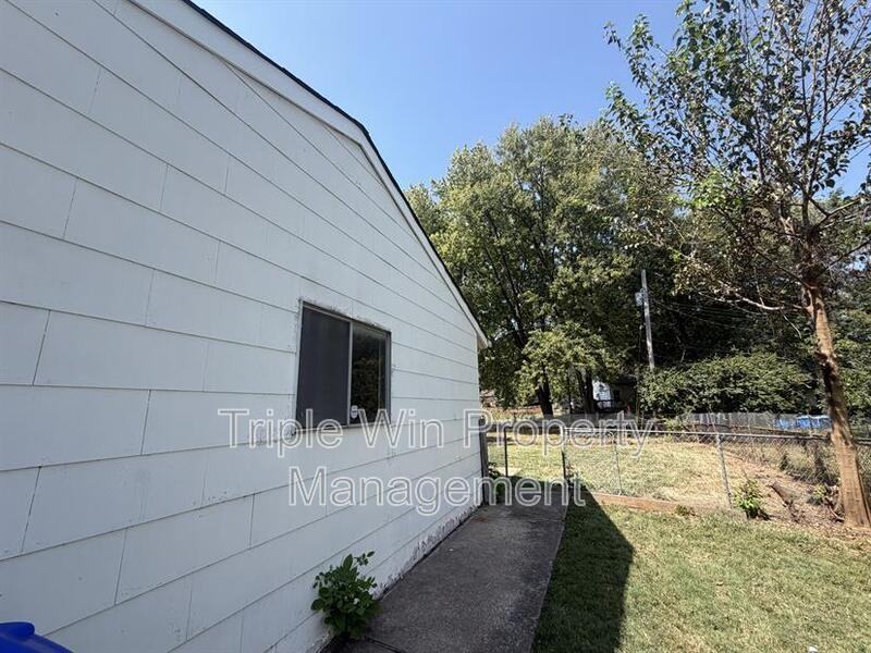 675 Lilac Dr - Photo 5 of 35