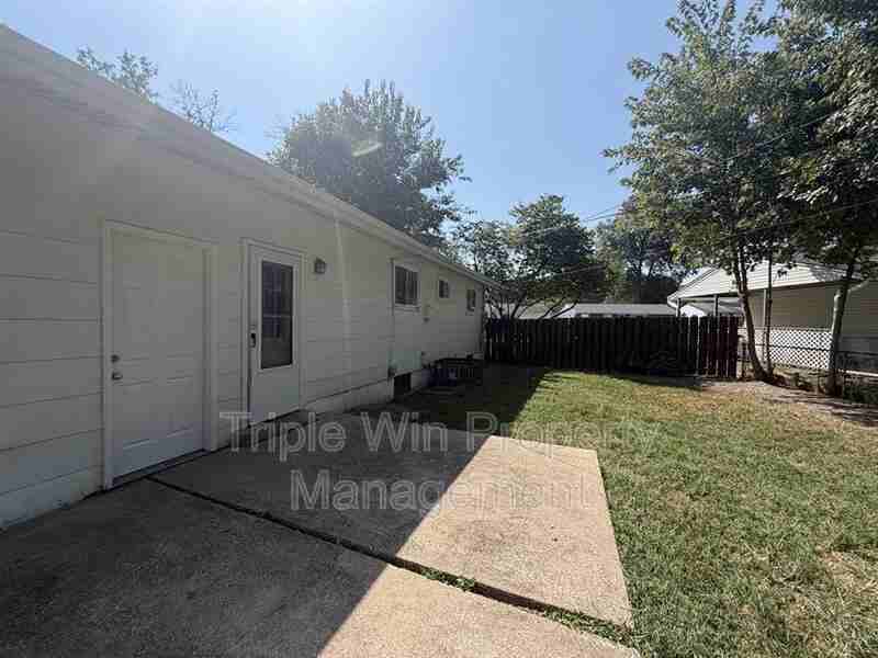 675 Lilac Dr - Photo 7 of 35