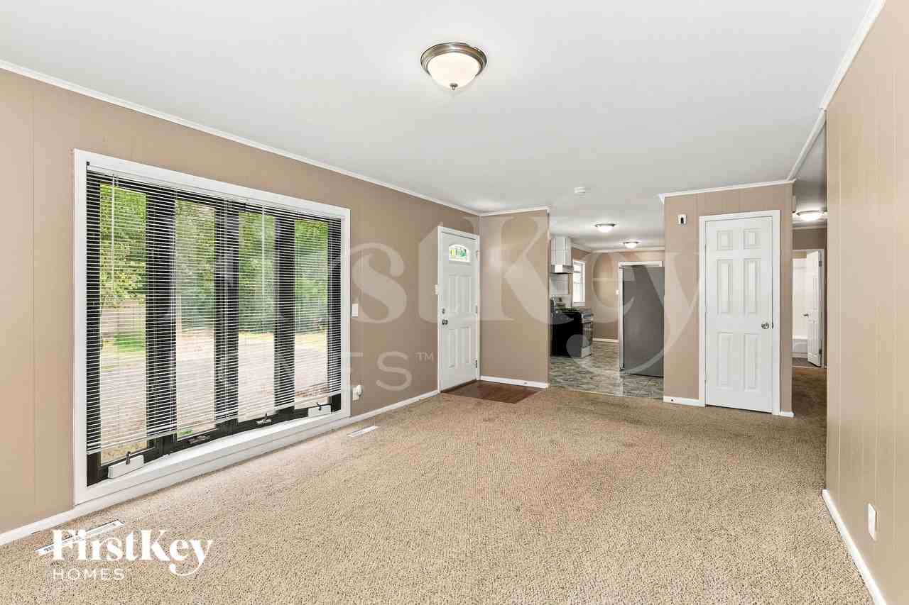 67 Austin Ave - Photo 2 of 16