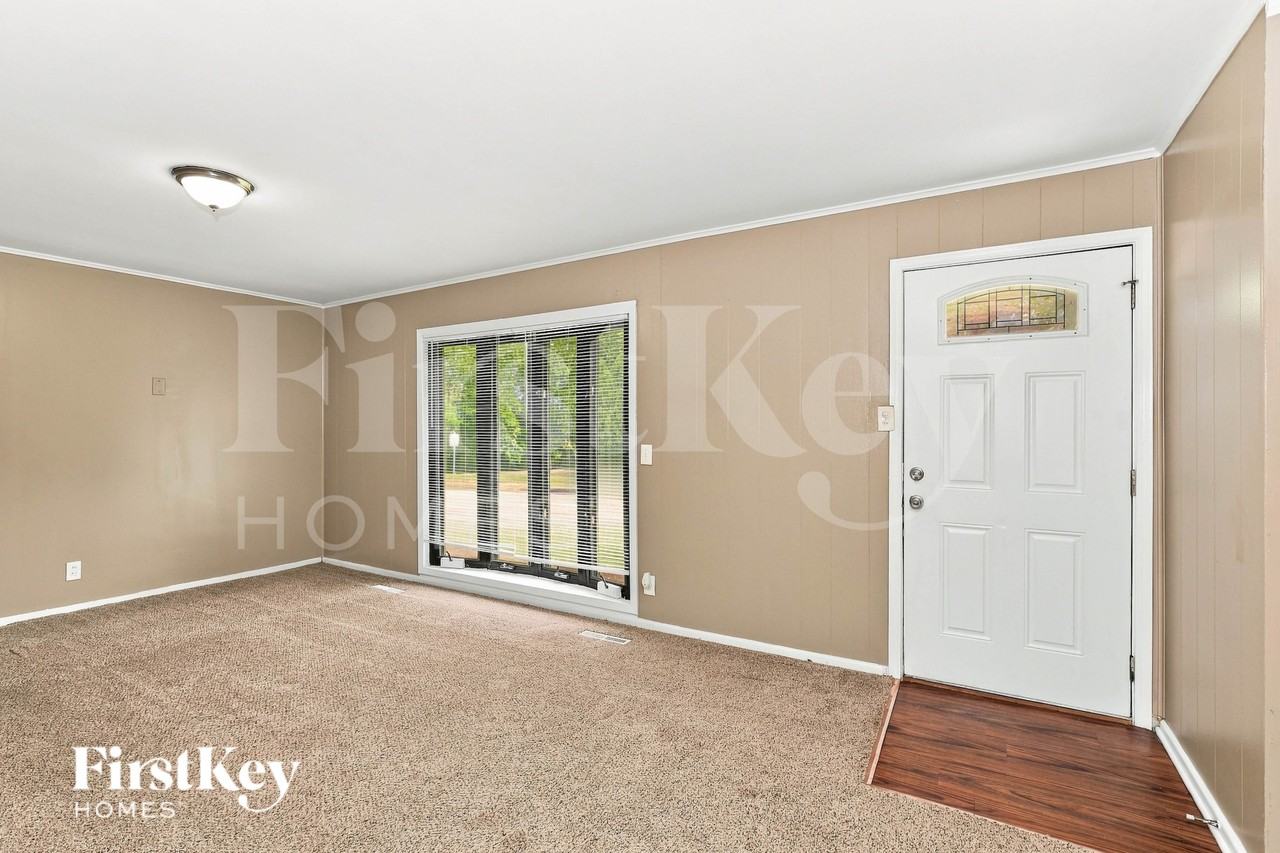 67 Austin Ave - Photo 3 of 16