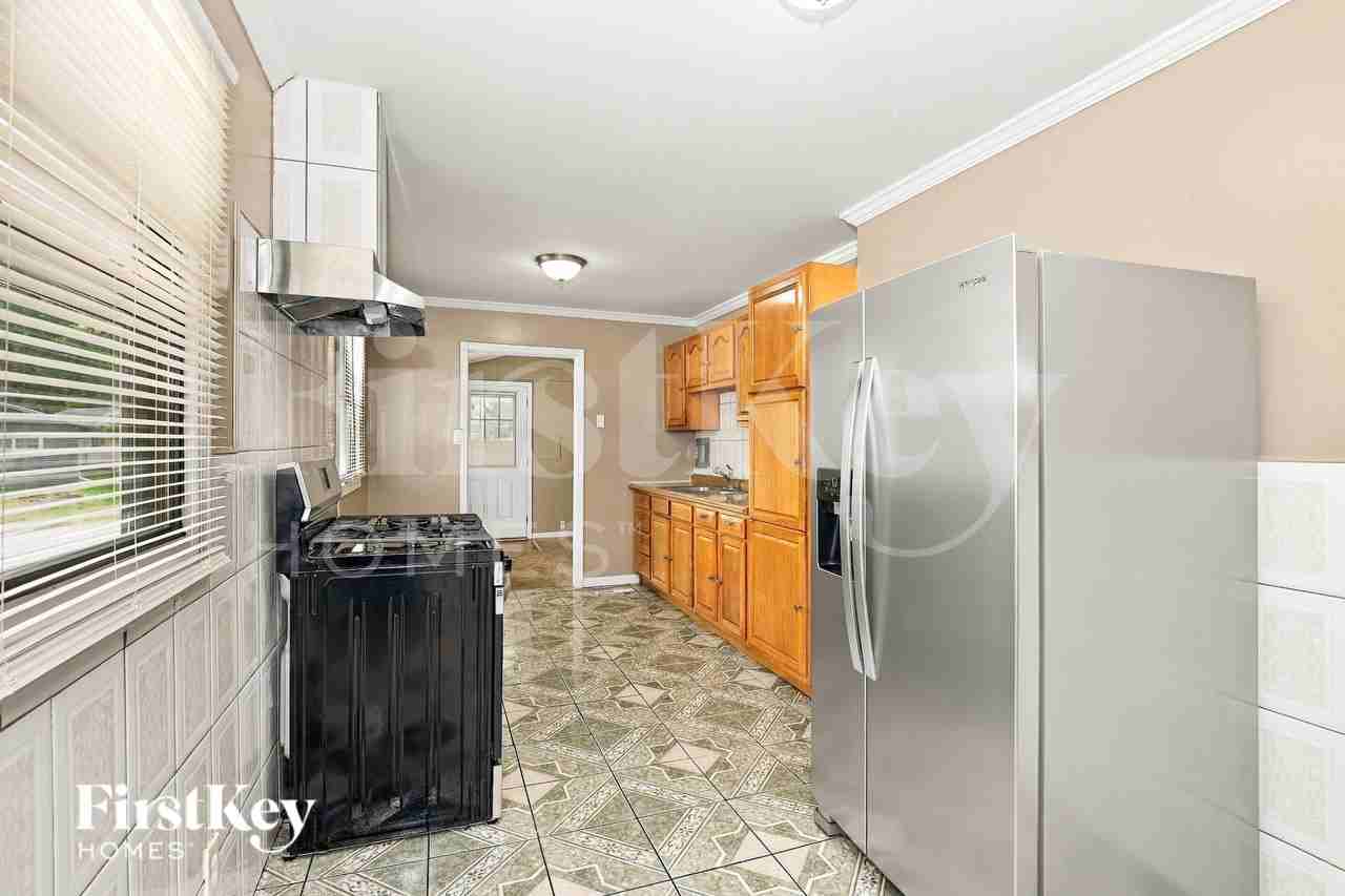 67 Austin Ave - Photo 4 of 16