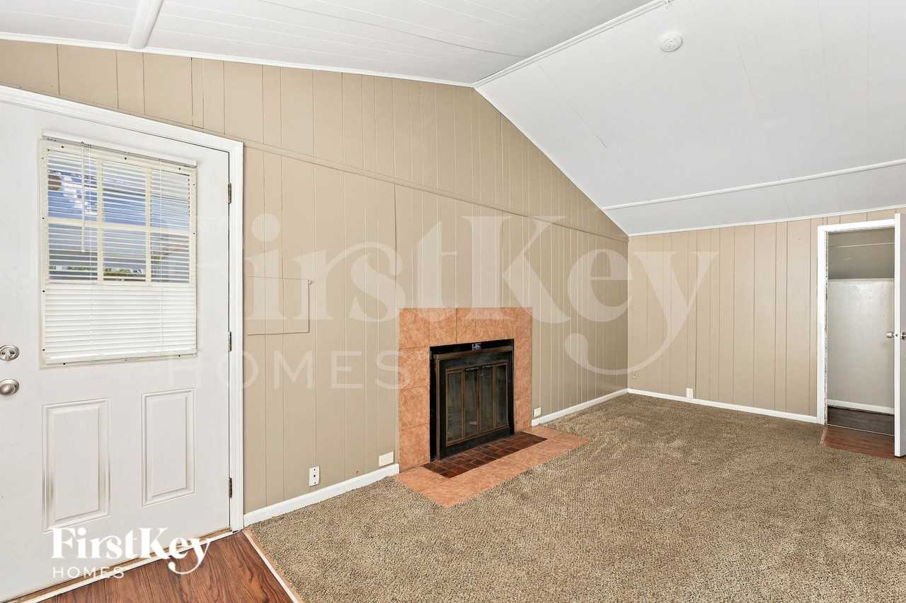 67 Austin Ave - Photo 6 of 16