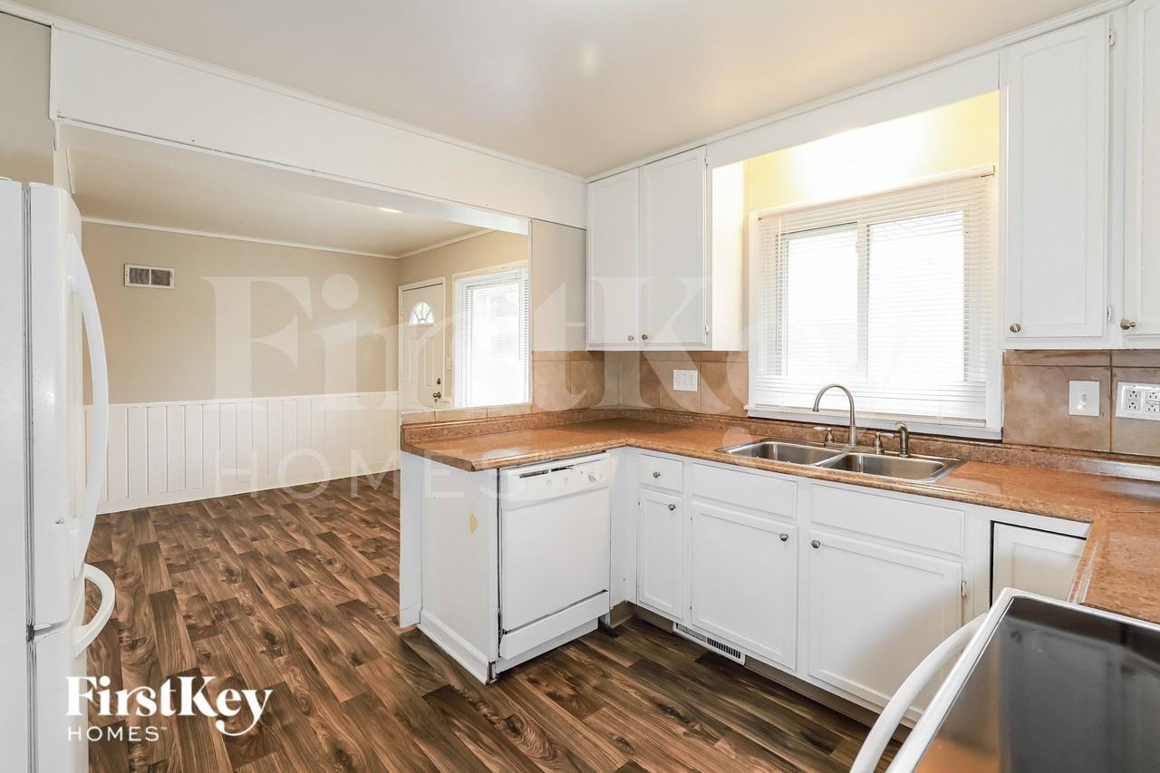 6311 N Lenox Ave - Photo 6 of 16