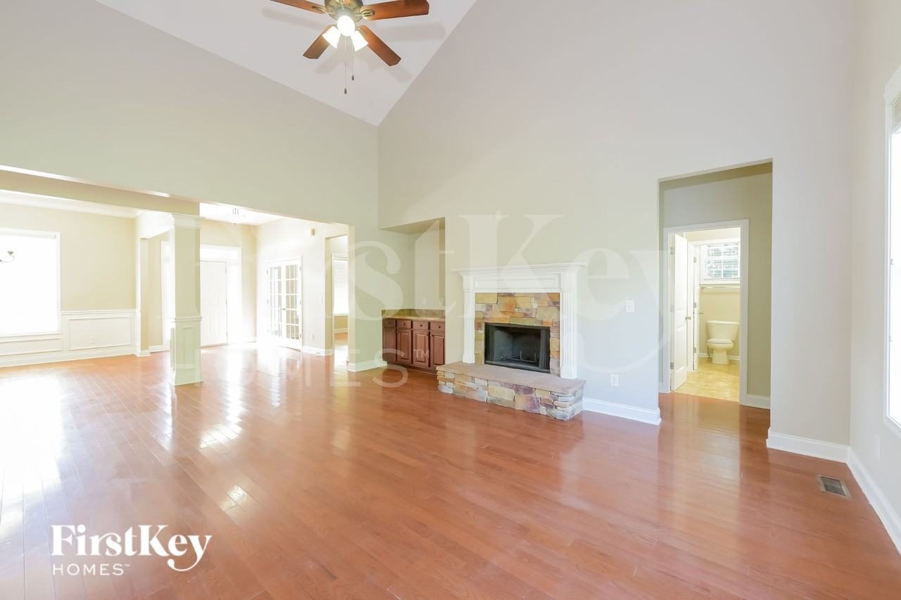 6231 Cove Creek Dr - Photo 3 of 15