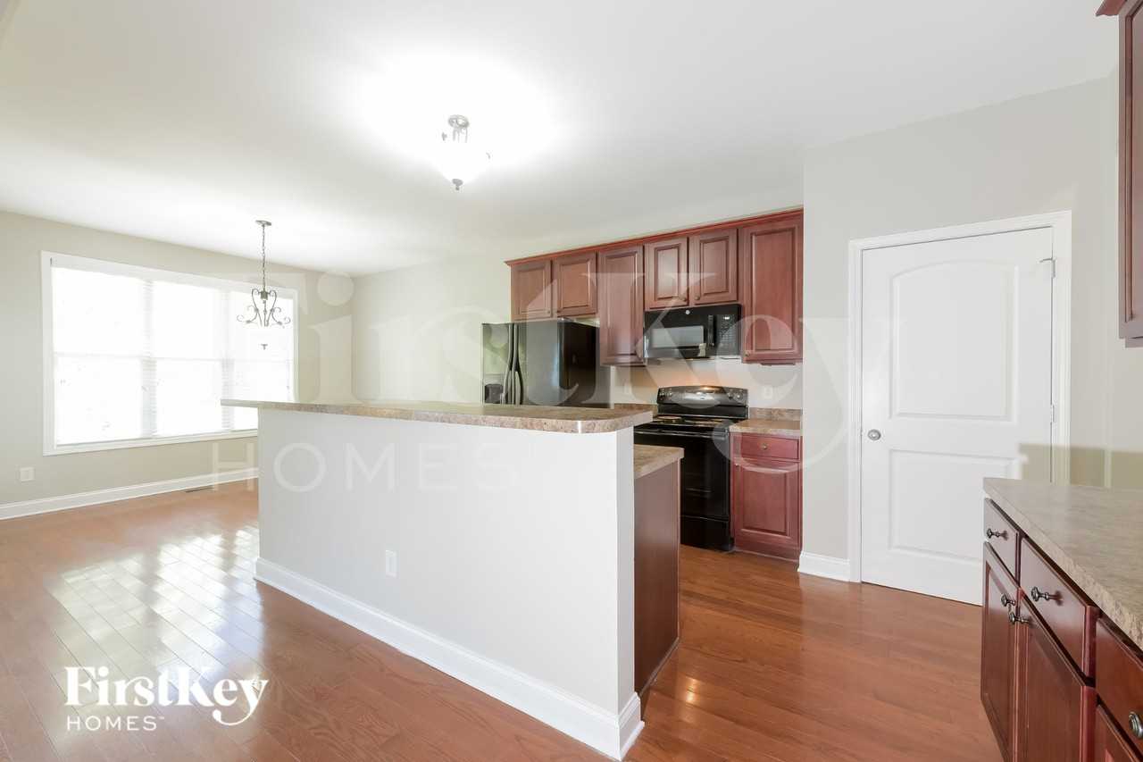 6231 Cove Creek Dr - Photo 5 of 15