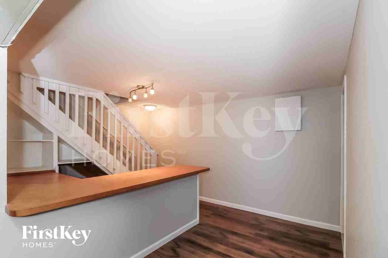 5721 Crestview Dr - Photo 6 of 15