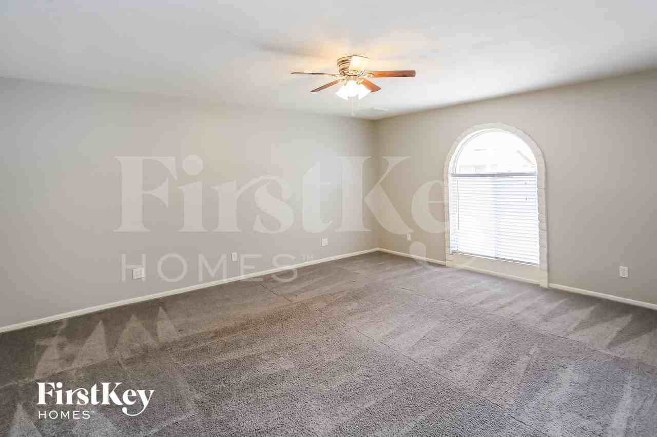 5240 W Desert Cove Ave - Photo 2 of 15
