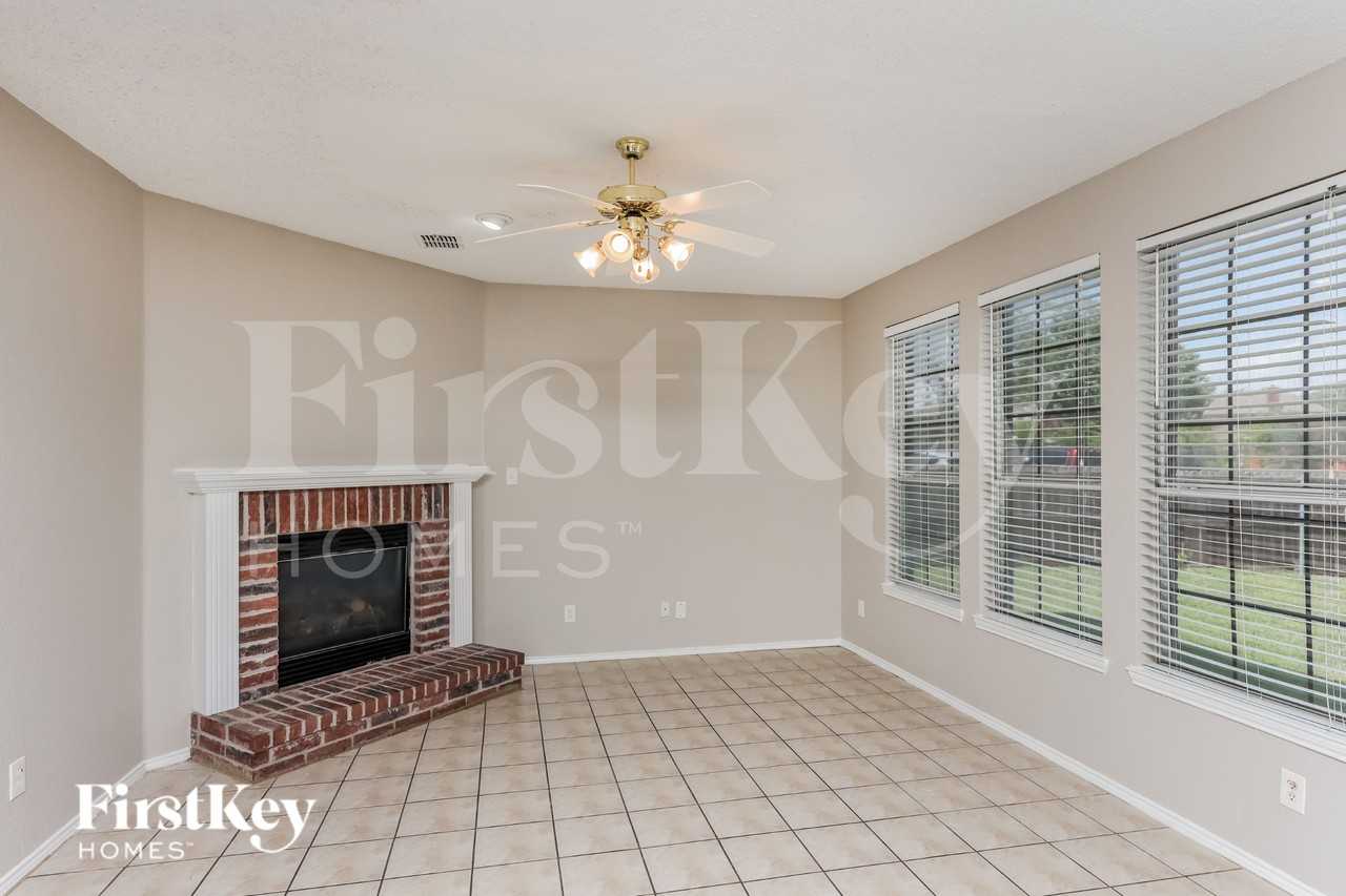 520 Dogwood Trl - Photo 3 of 16