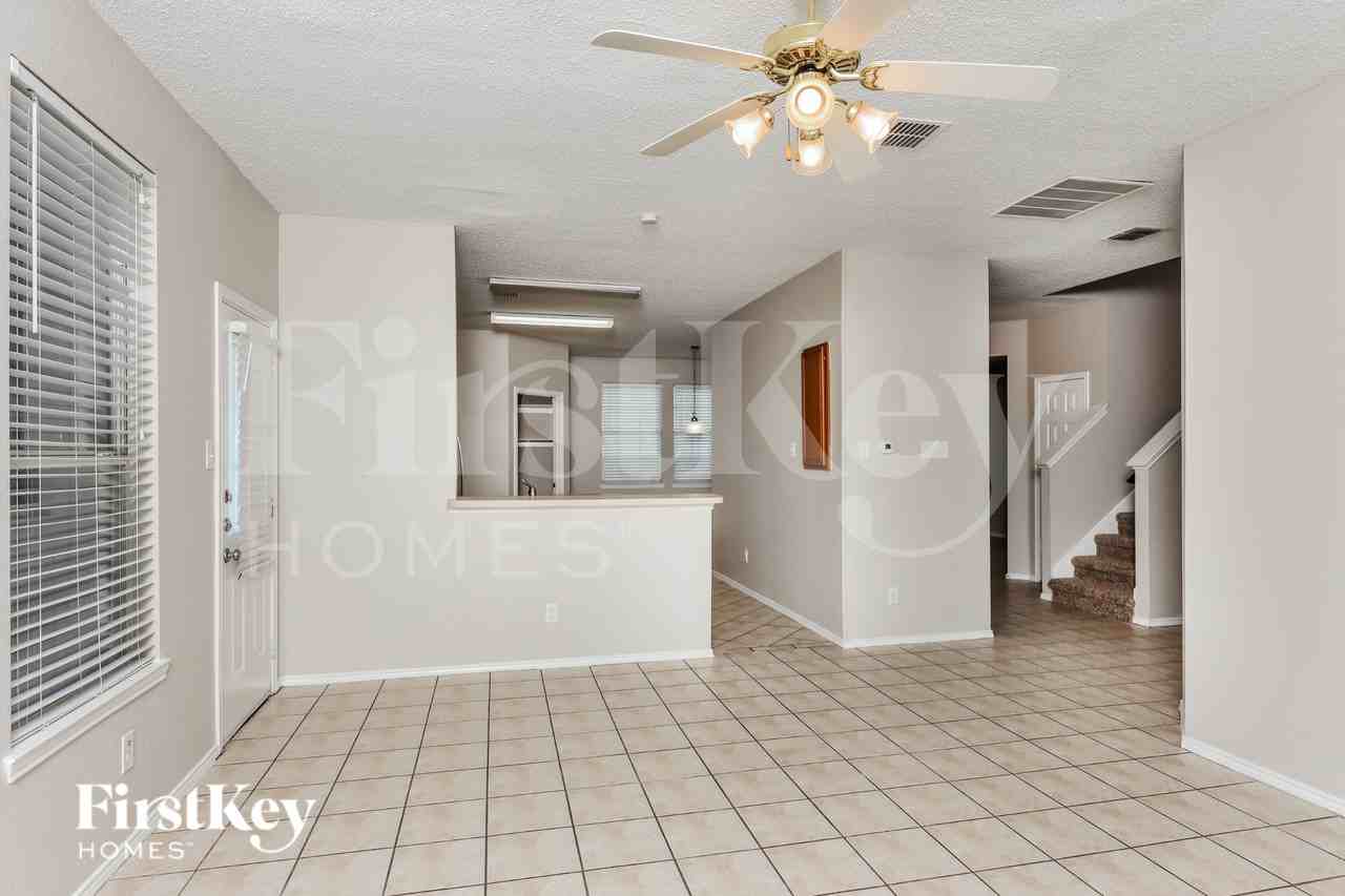 520 Dogwood Trl - Photo 4 of 16