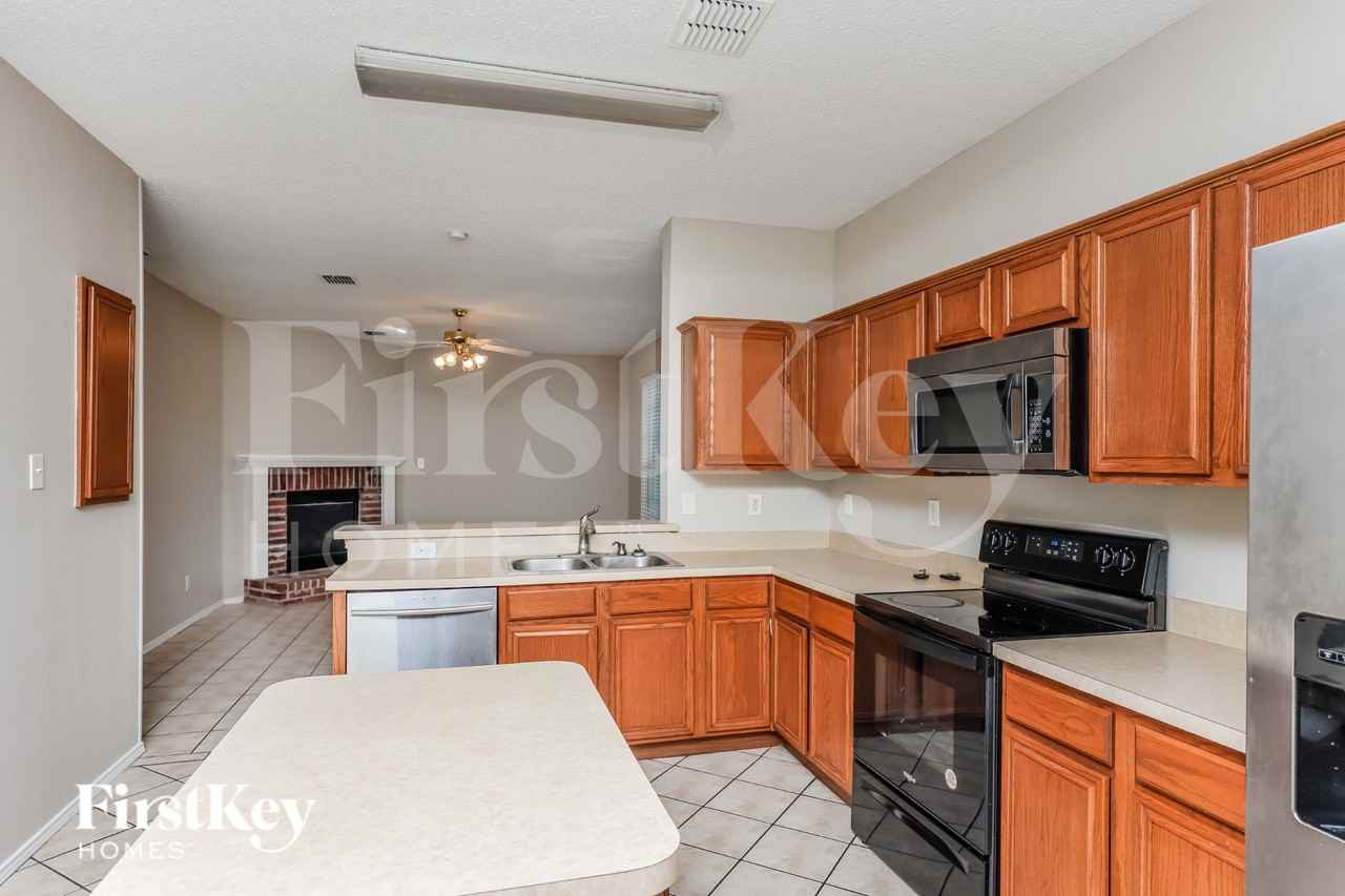 520 Dogwood Trl - Photo 5 of 16