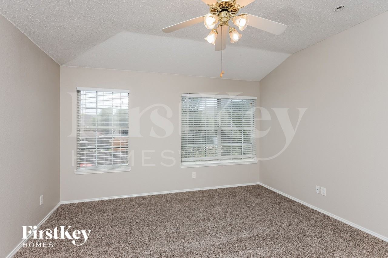 520 Dogwood Trl - Photo 7 of 16