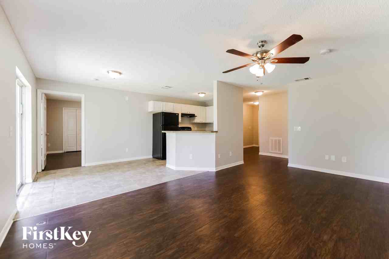475 Clay St - Photo 4 of 16