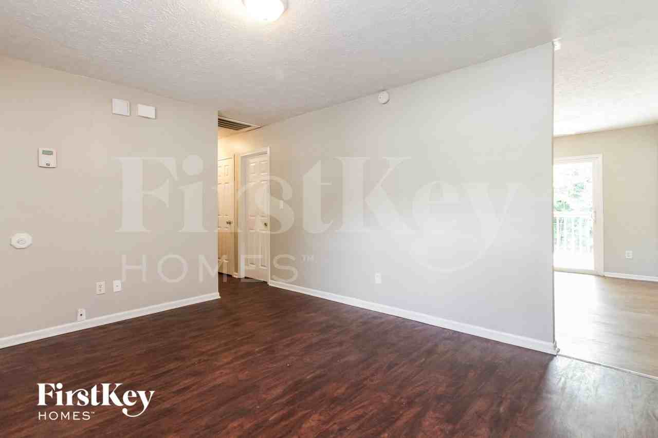 4333 Phoenix Dr - Photo 3 of 15