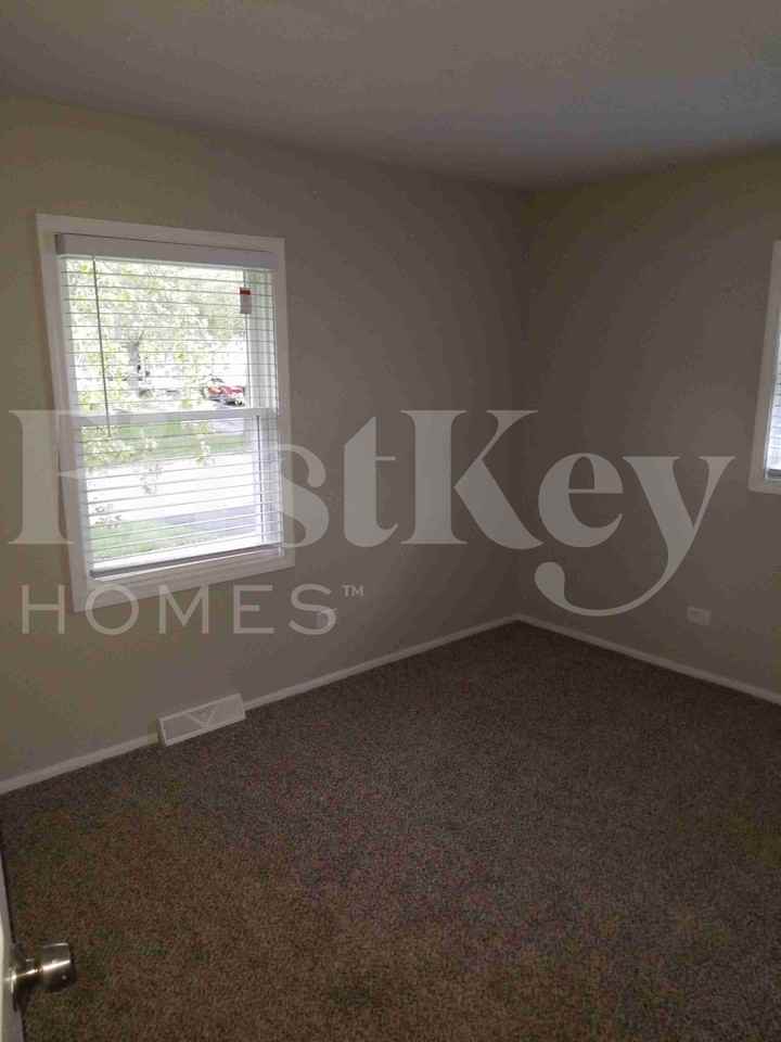 422 E Tulip Dr - Photo 7 of 19