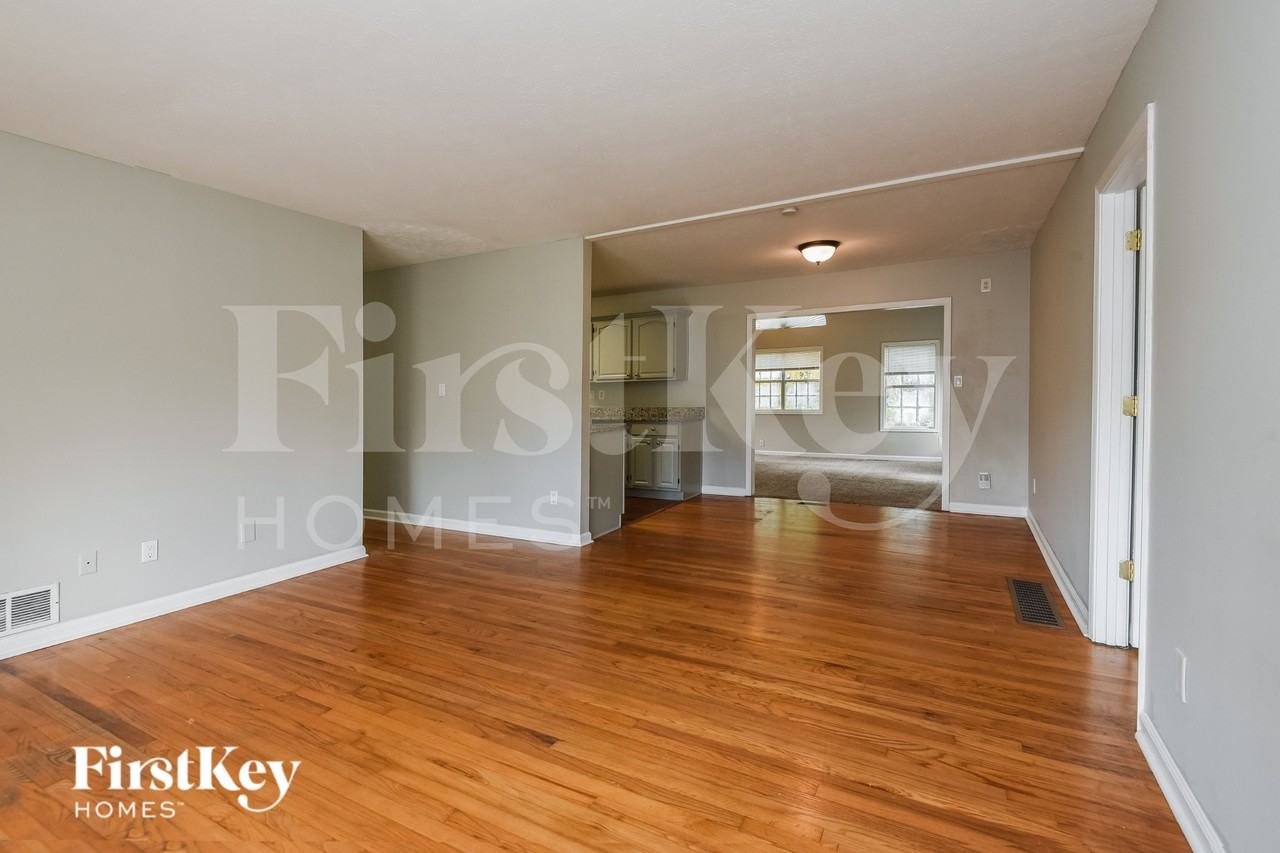 4104 Middle Dr Ne - Photo 3 of 16
