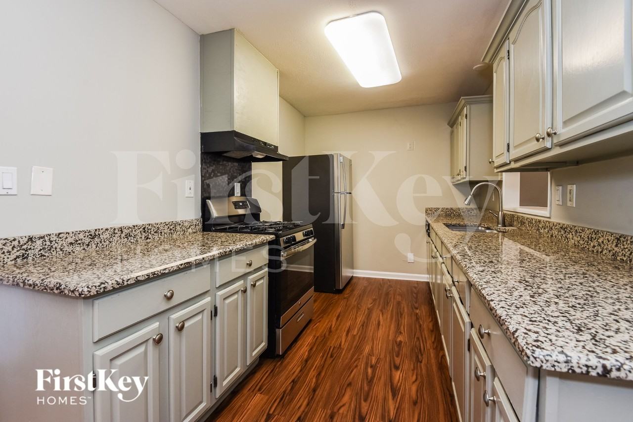 4104 Middle Dr Ne - Photo 4 of 16