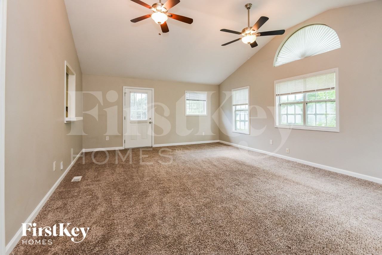 4104 Middle Dr Ne - Photo 6 of 16