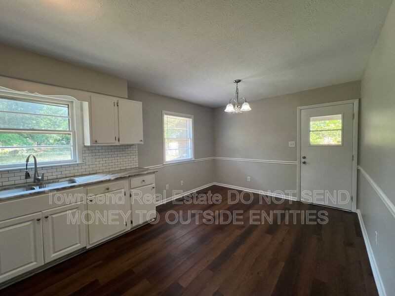 2604 Brentford Dr - Photo 6 of 19