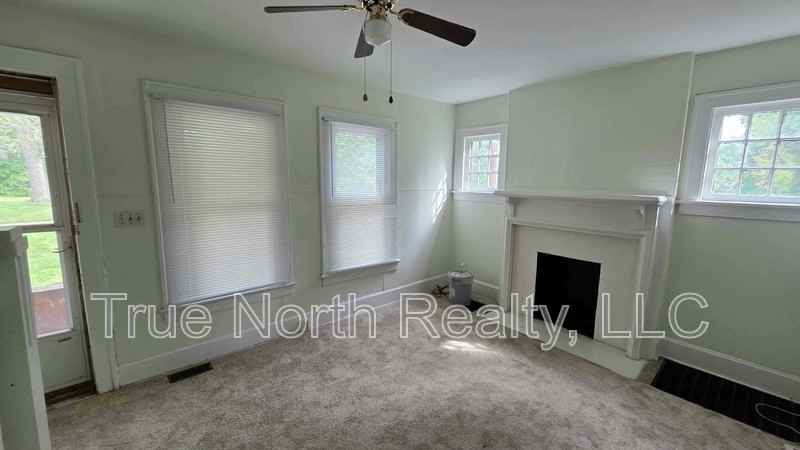 47 University St - Photo 2 of 15