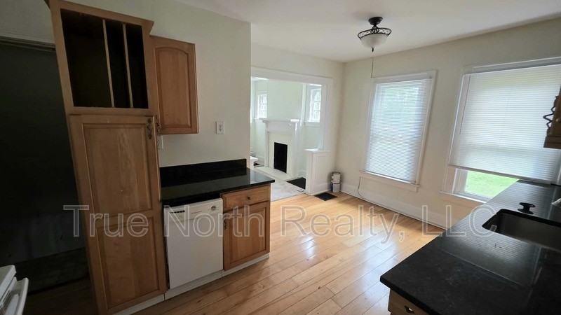 47 University St - Photo 5 of 15