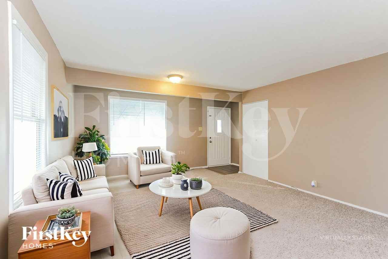 25 Iris Ave - Photo 4 of 19