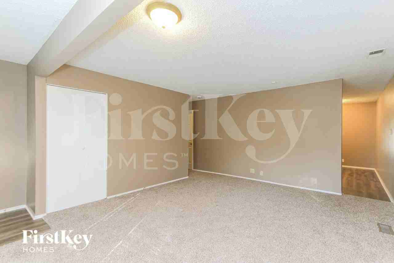 25 Iris Ave - Photo 5 of 19