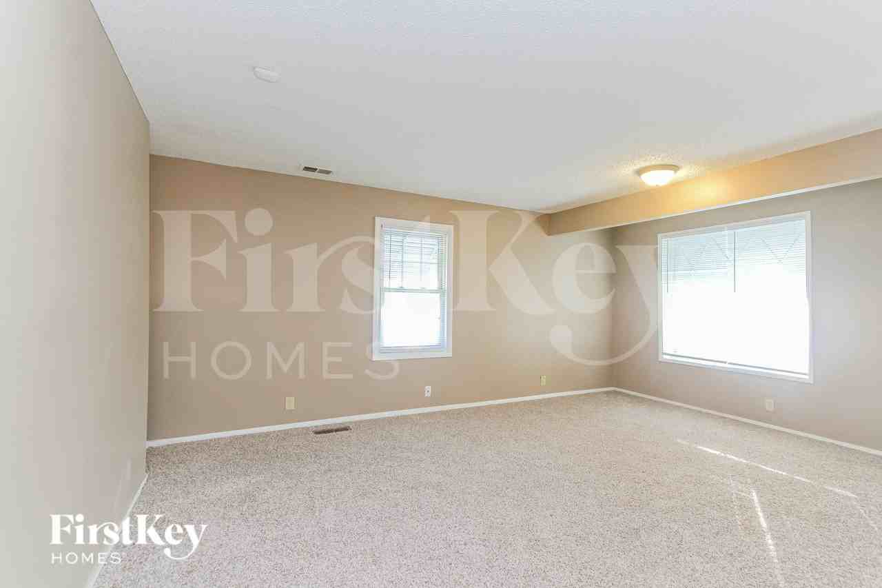 25 Iris Ave - Photo 6 of 19