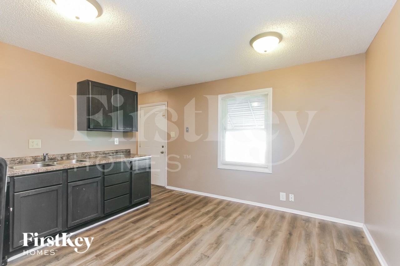 25 Iris Ave - Photo 7 of 19