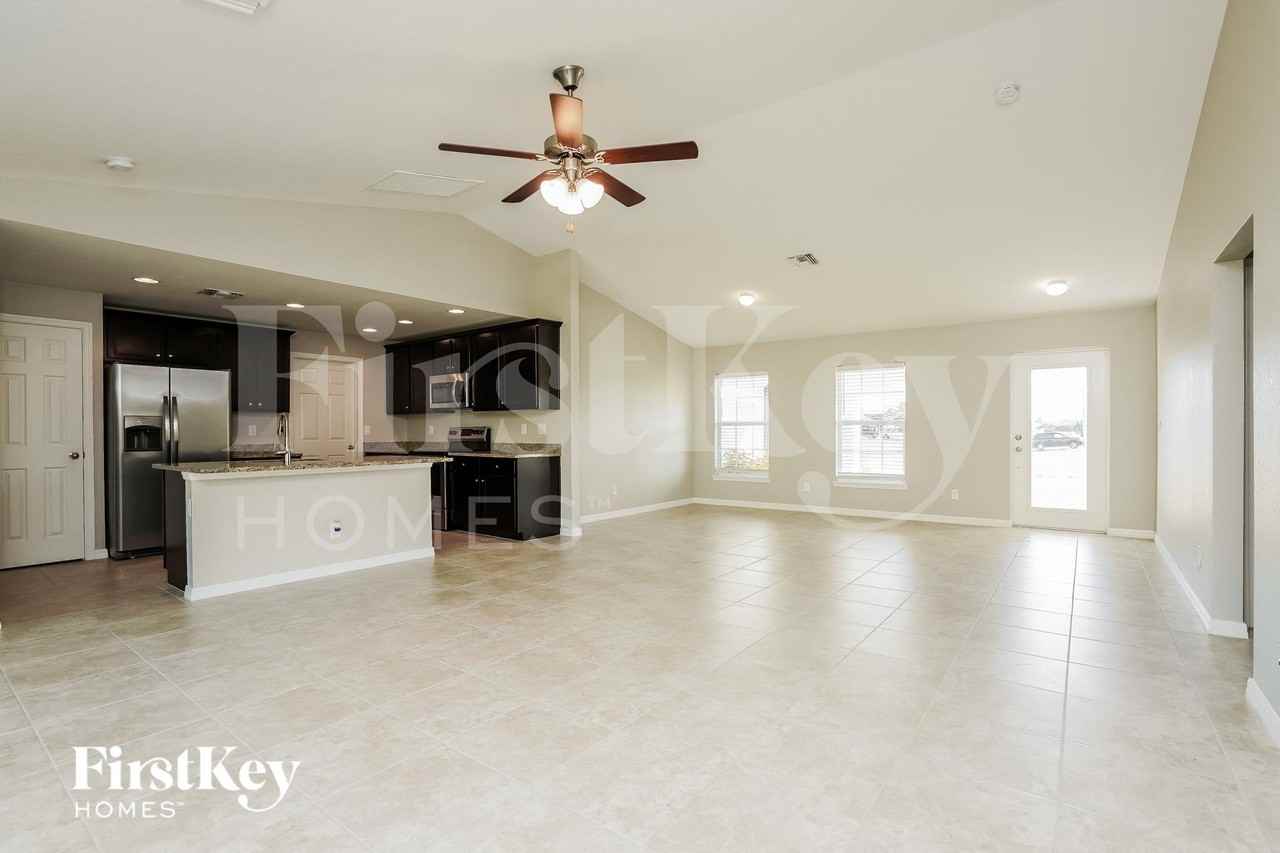 1517 Sw 22nd Pl - Photo 3 of 15