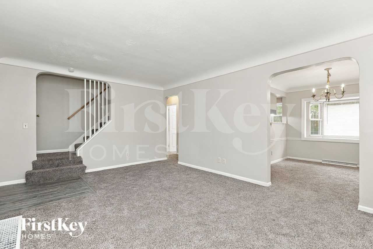 1494 Clovernoll Dr - Photo 4 of 16