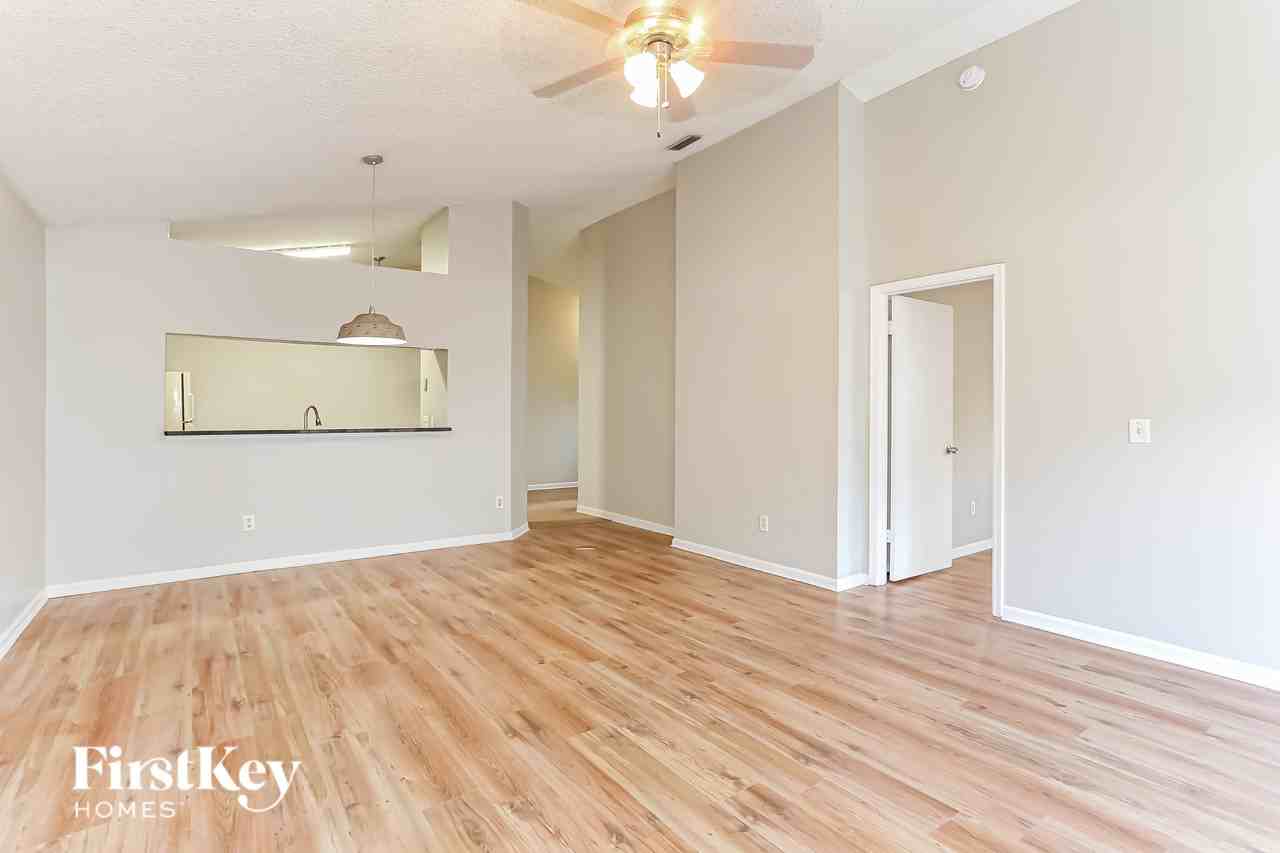 1383 Cove Landing Dr - Photo 3 of 16