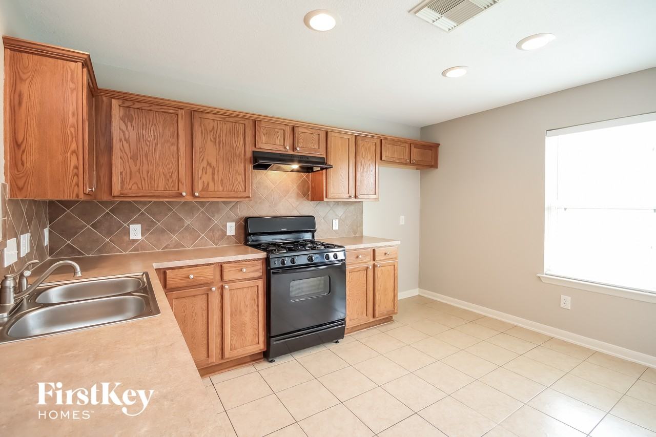 12910 Regalshire Ct - Photo 4 of 15