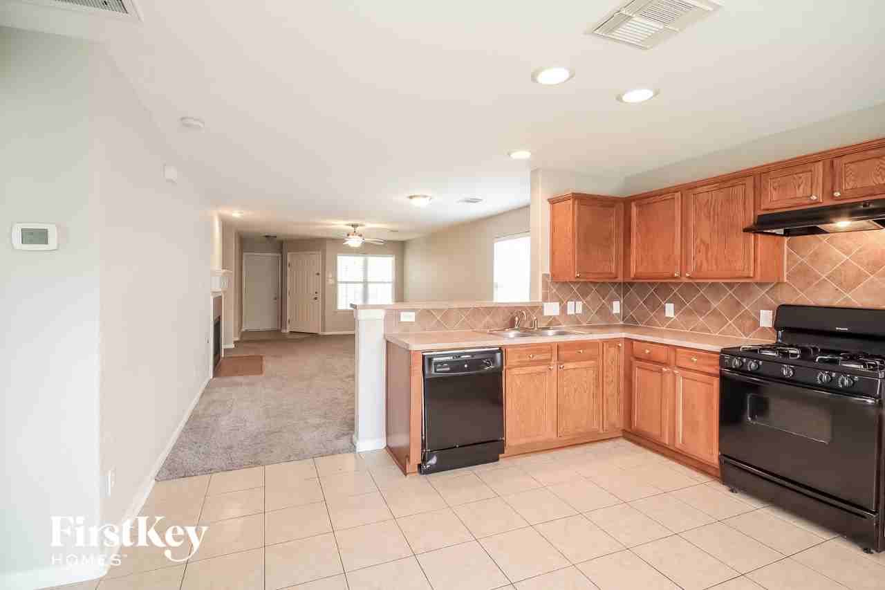 12910 Regalshire Ct - Photo 6 of 15