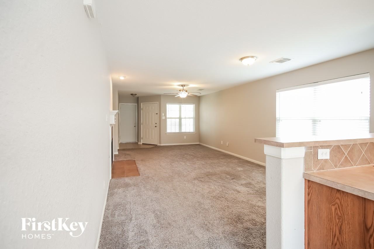 12910 Regalshire Ct - Photo 7 of 15