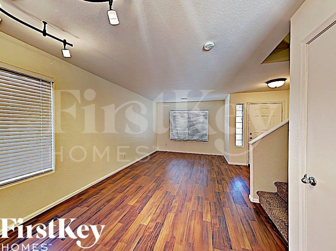 12615 W Windsor Blvd - Photo 2 of 17