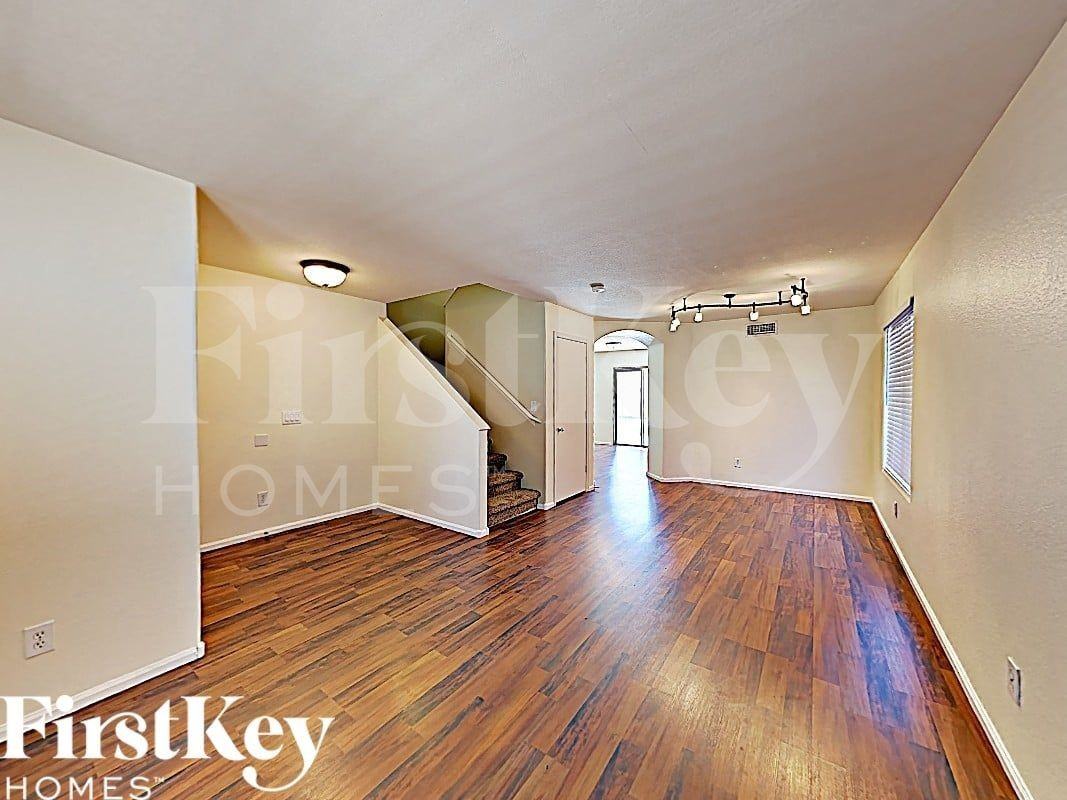 12615 W Windsor Blvd - Photo 3 of 17