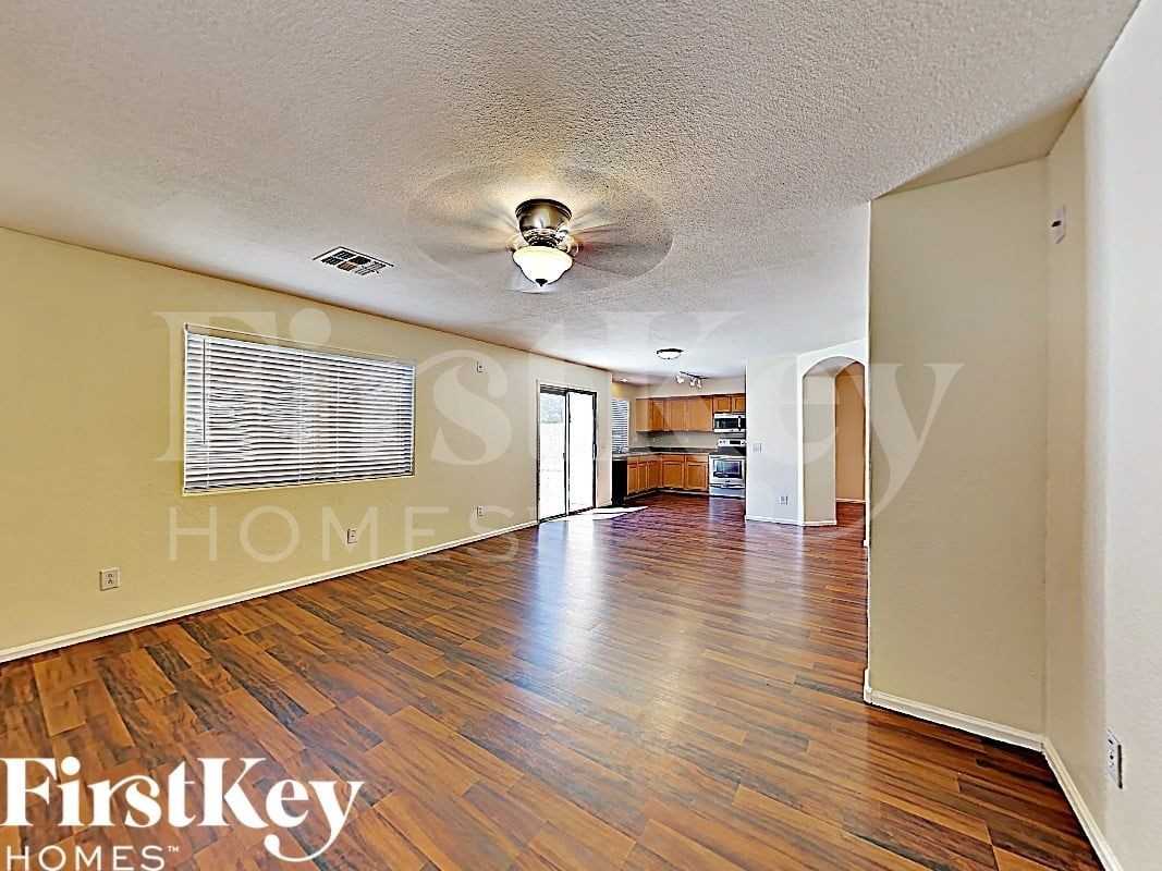 12615 W Windsor Blvd - Photo 4 of 17