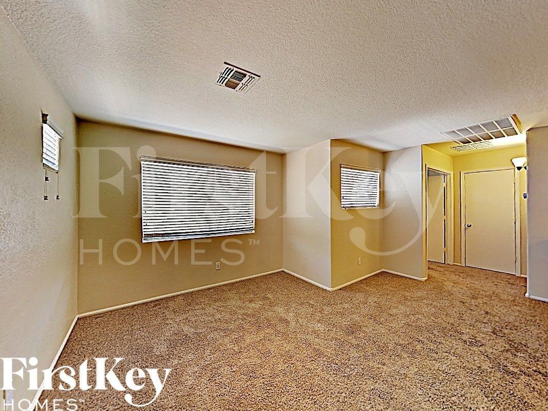 12615 W Windsor Blvd - Photo 6 of 17