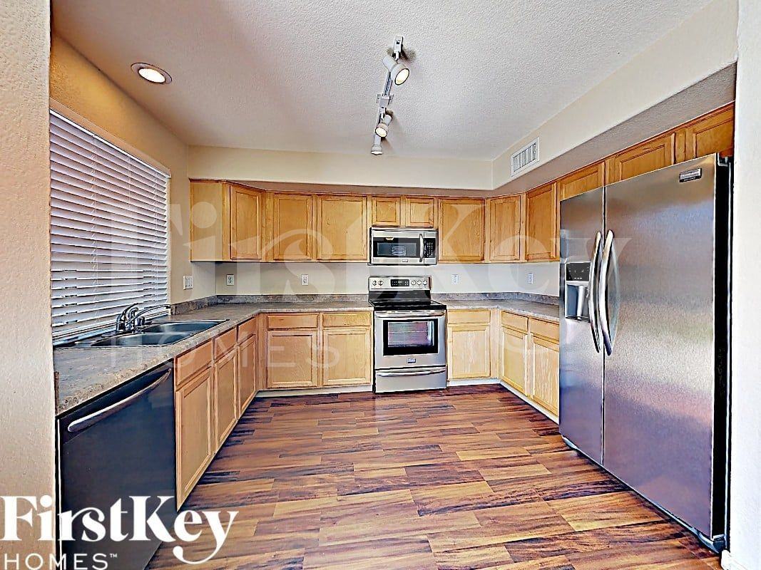 12615 W Windsor Blvd - Photo 7 of 17