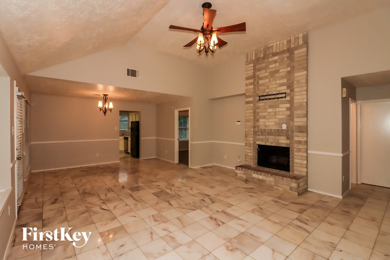 12314 Meadow Ridge Dr - Photo 4 of 15