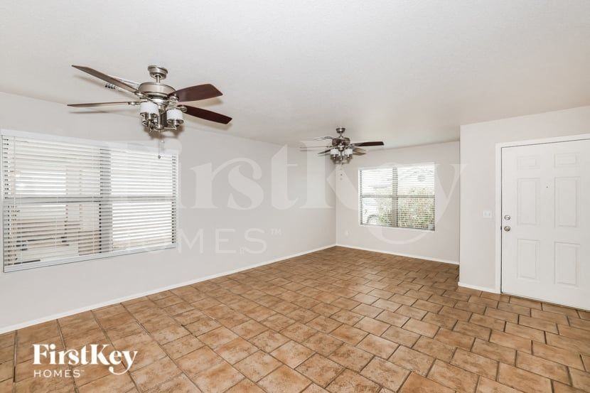 11513 W Flores Dr - Photo 4 of 17