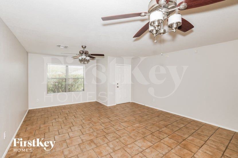11513 W Flores Dr - Photo 5 of 17