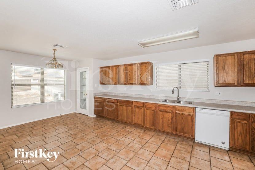 11513 W Flores Dr - Photo 6 of 17