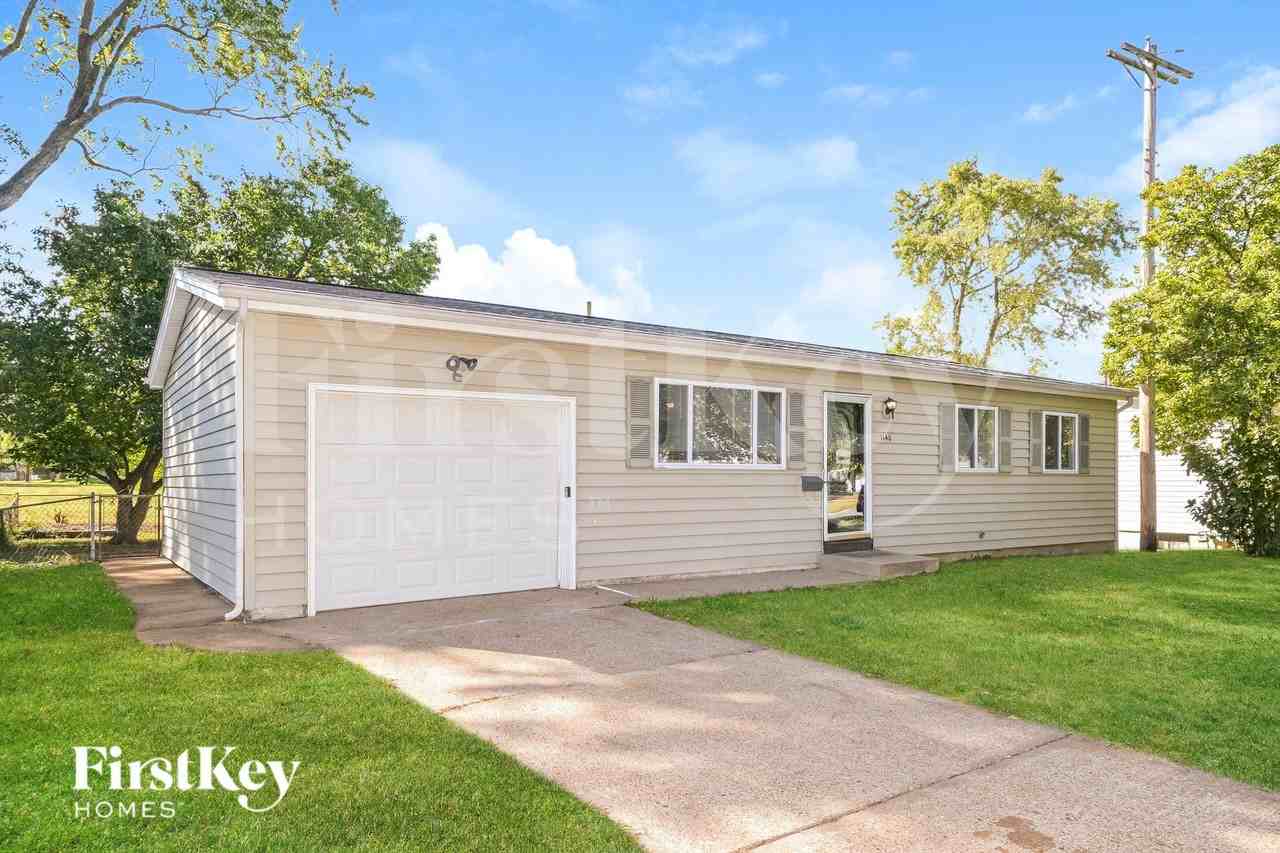 1140 Estes Dr - Photo 2 of 19